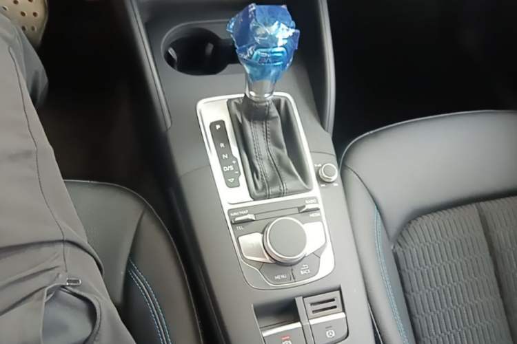 Used Audi A3 2020 Sportback 35 TFSI Fashion Edition China VI Emission Standard Gear Lever