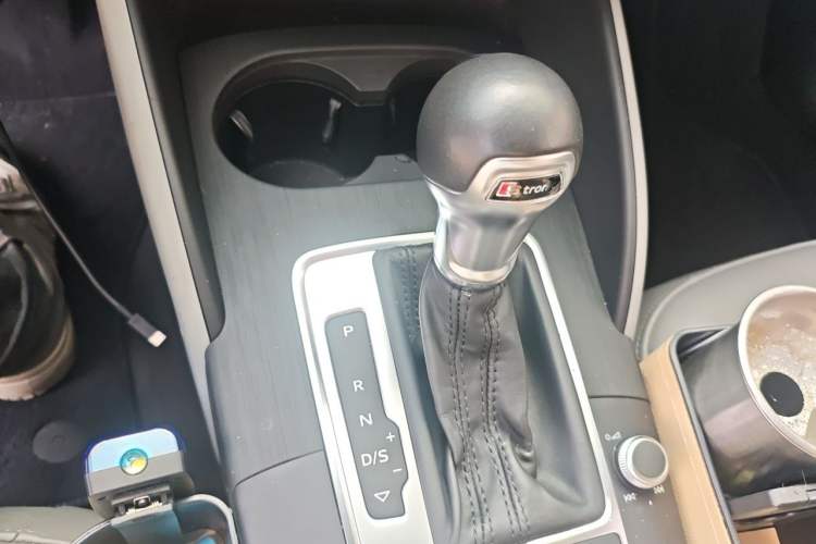 Used Audi A3 2020 Limousine 35 TFSI Fashion Edition China VI Emission Standard Gear Lever