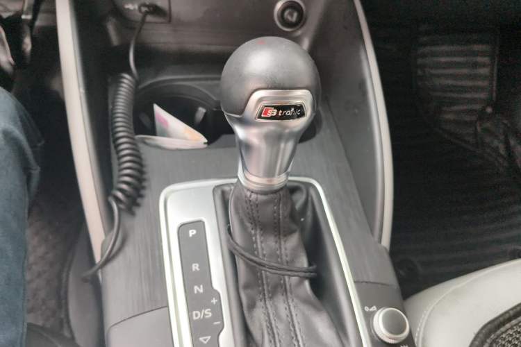 Used Audi A3 2020 Sportback 35 TFSI Sporty Model China VI Gear Lever
