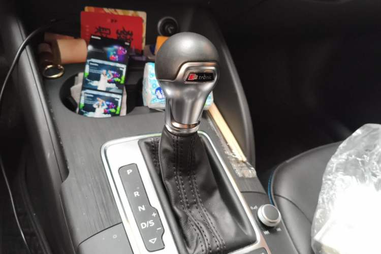 Used Audi A3 2020 Limousine 35 TFSI Fashion Edition China VI Emission Standard Gear Lever