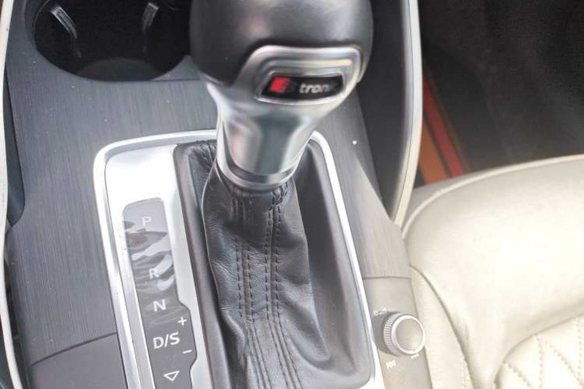 Used Audi A3 2020 Limousine 35 TFSI Fashion Edition China VI Emission Standard Gear Lever