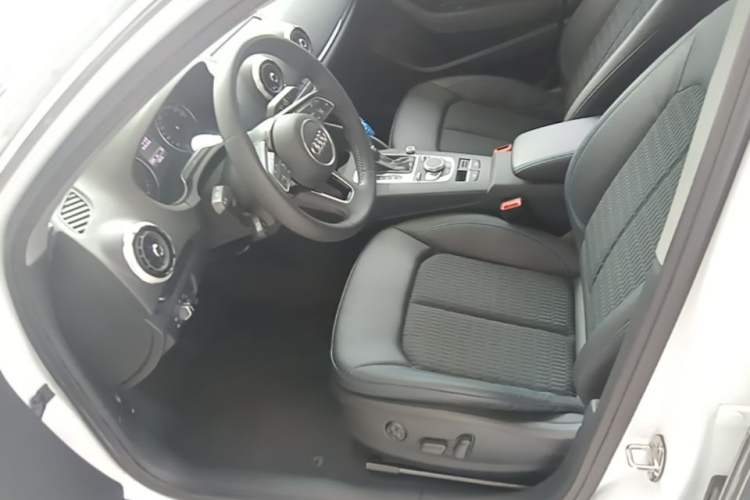Used Audi A3 2020 Sportback 35 TFSI Fashion Edition China VI Emission Standard Left Front Seat