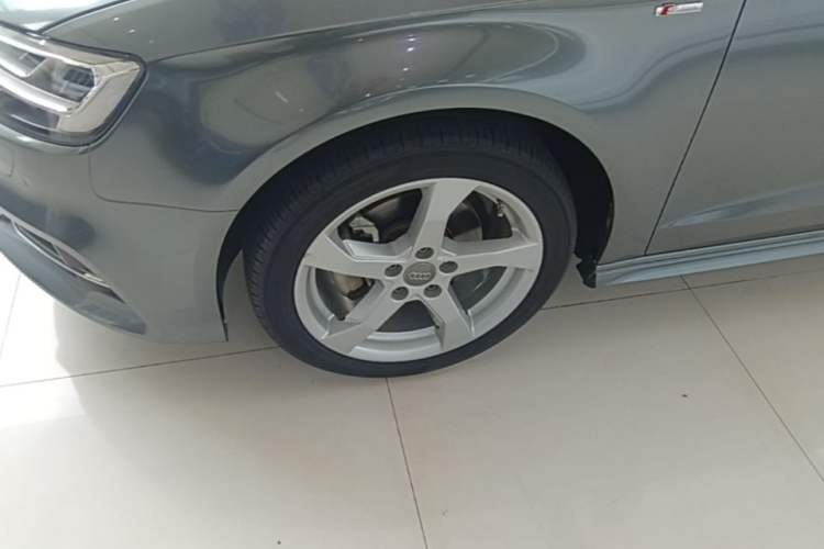 Used Audi A3 2020 Sportback 35 TFSI Fashion Edition China VI Emission Standard Left Front Wheel Hub