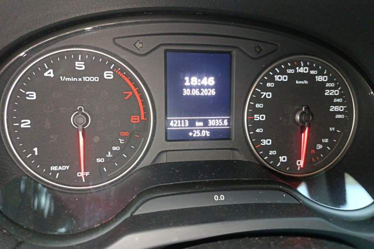 Used Audi A3 2020 Sportback 35 TFSI Fashion Edition China VI Emission Standard Odometer Close Up