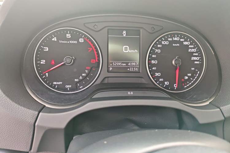 Used Audi A3 2020 Limousine 35 TFSI Fashion Edition China VI Emission Standard Odometer Close Up