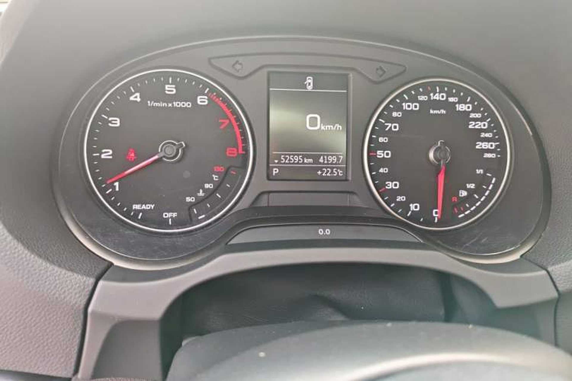 Used Audi A3 2020 Limousine 35 TFSI Fashion Edition China VI Emission Standard Odometer Close Up