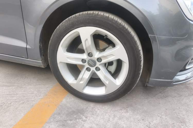 Used Audi A3 2020 Restyled Limousine 35 TFSI Ambition Version China VI Right Front Wheel Hub