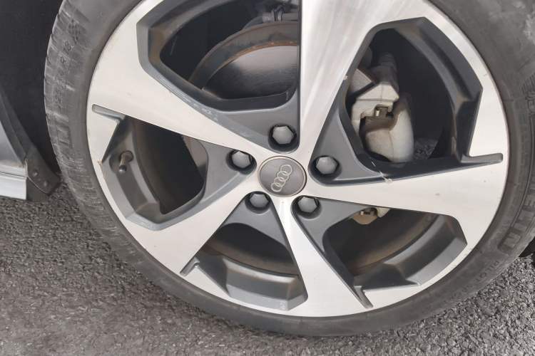 Used Audi A3 2020 Sportback 35 TFSI Sporty Model China VI Right Front Wheel Hub