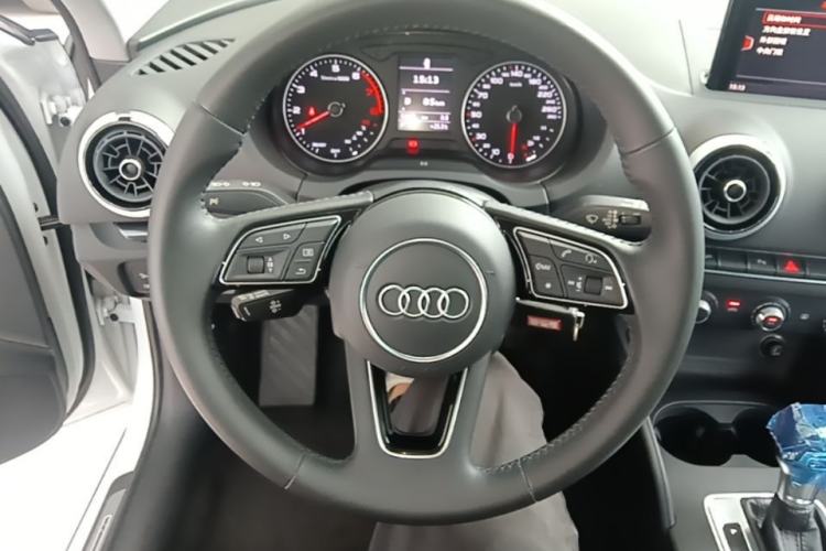 Used Audi A3 2020 Sportback 35 TFSI Fashion Edition China VI Emission Standard Steering Wheel