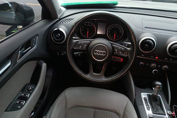 Used Audi A3 2020 Sportback 35 TFSI Fashion Edition China VI Emission Standard Steering Wheel