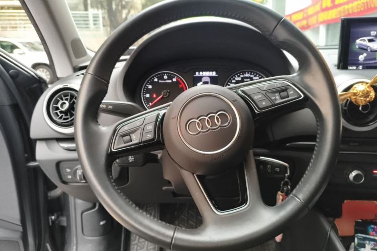 Used Audi A3 2020 Limousine 35 TFSI Fashion Edition China VI Emission Standard Steering Wheel