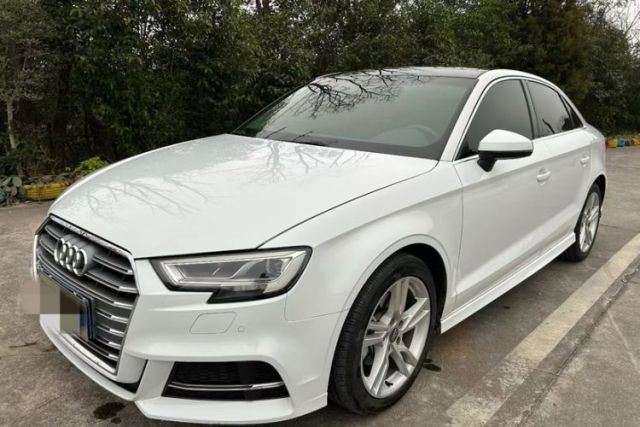Audi A3 2020 Limousine 35 TFSI Fashion Edition China VI Emission Standard مستعملة