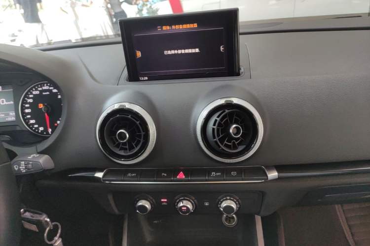 Used Audi A3 2020 Limousine 35 TFSI Fashion Edition China VI Emission Standard Audio And AC Panel