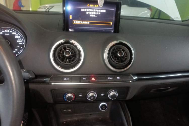 Used Audi A3 2020 Sportback 35 TFSI Fashion Edition China VI Emission Standard Audio And AC Panel