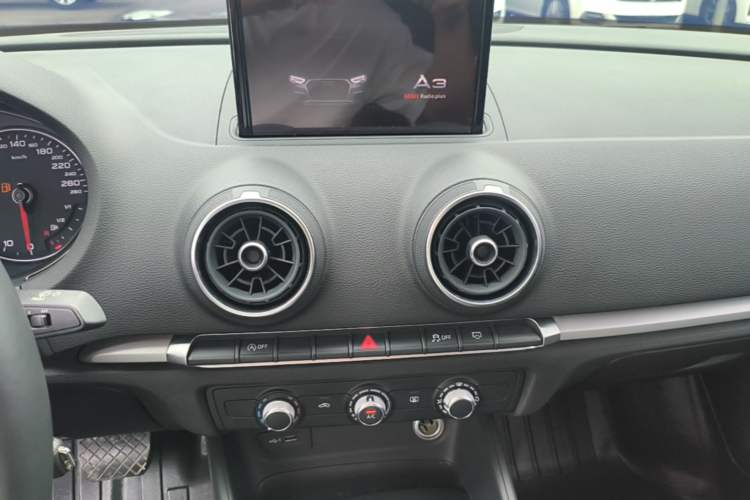 Used Audi A3 2020 Restyled Limousine 35 TFSI Ambition Version China VI Audio And AC Panel