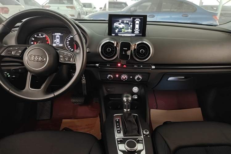 Used Audi A3 2020 Limousine 35 TFSI Fashion Edition China VI Emission Standard Audio And AC Panel