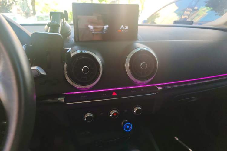 Used Audi A3 2020 Limousine 35 TFSI Fashion Edition China VI Emission Standard Audio And AC Panel