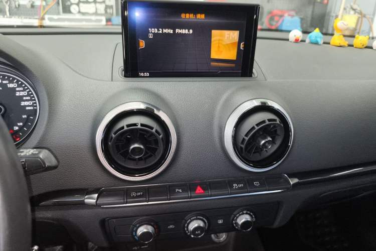 Used Audi A3 2020 Sportback 35 TFSI Fashion Edition China VI Emission Standard Audio And AC Panel