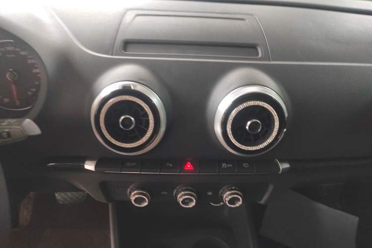 Used Audi A3 2020 Limousine 35 TFSI Fashion Edition China VI Emission Standard Audio And AC Panel