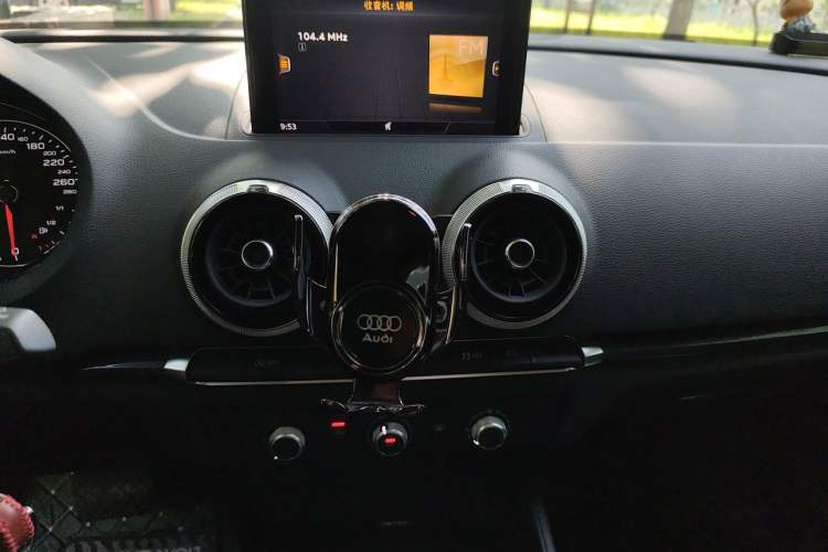 Used Audi A3 2020 Sportback 35 TFSI Fashion Edition China VI Emission Standard Audio And AC Panel
