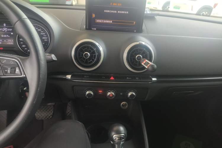 Used Audi A3 2020 Sportback 35 TFSI Fashion Edition China VI Emission Standard Audio And AC Panel