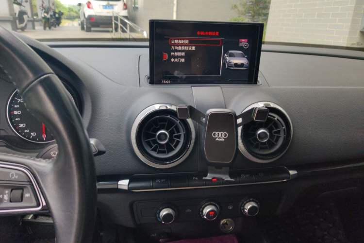 Used Audi A3 2020 Limousine 35 TFSI Fashion Edition China VI Emission Standard Audio And AC Panel