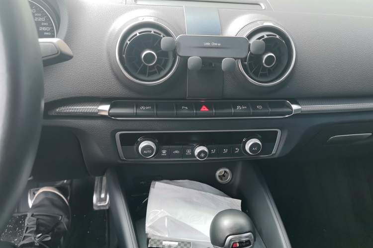 Used Audi A3 2020 Sportback 35 TFSI Style Edition China VI Emission Standard Audio And AC Panel