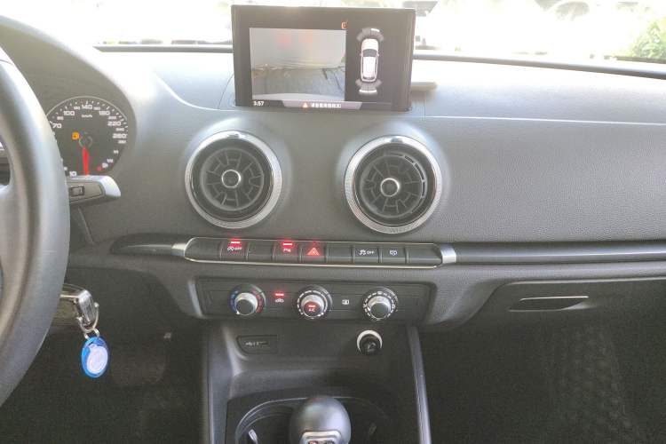 Used Audi A3 2020 Sportback 35 TFSI Fashion Edition China VI Emission Standard Audio And AC Panel