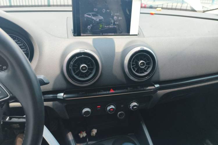 Used Audi A3 2020 Limousine 35 TFSI Fashion Edition China VI Emission Standard Audio And AC Panel