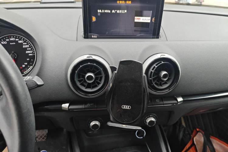 Used Audi A3 2020 Sportback 35 TFSI Fashion Edition China VI Emission Standard Audio And AC Panel