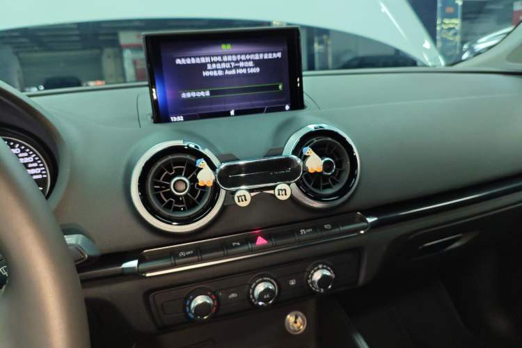 Used Audi A3 2020 Sportback 35 TFSI Fashion Edition China VI Emission Standard Audio And AC Panel