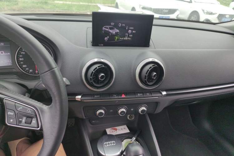 Used Audi A3 2020 Sportback 35 TFSI Fashion Edition China VI Emission Standard Audio And AC Panel