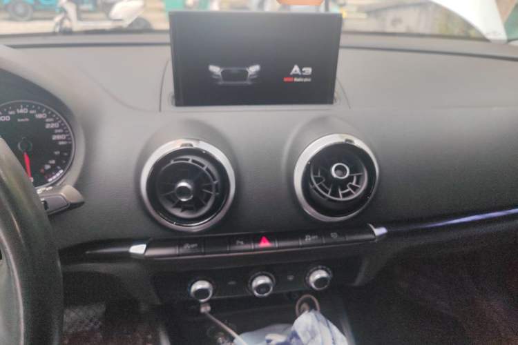 Used Audi A3 2020 Limousine 35 TFSI Fashion Edition China VI Emission Standard Audio And AC Panel