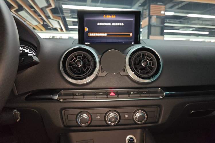 Used Audi A3 2020 Limousine 35 TFSI Fashion Edition China VI Emission Standard Audio And AC Panel