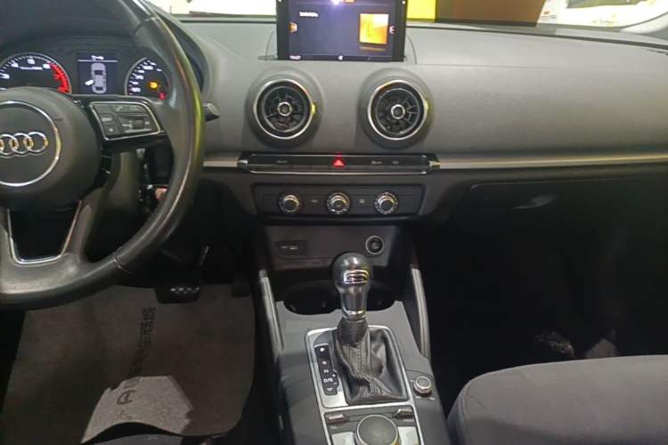Used Audi A3 2020 Restyled Limousine 35 TFSI Ambition Version China VI Audio And AC Panel