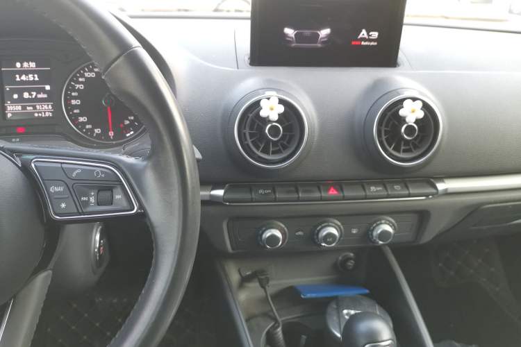Used Audi A3 2020 Restyled Limousine 35 TFSI Ambition Version China VI Audio And AC Panel