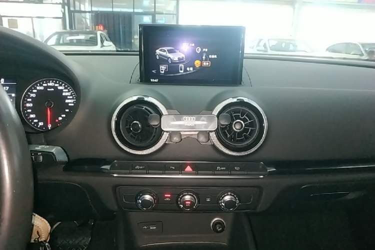 Used Audi A3 2020 Limousine 35 TFSI Fashion Edition China VI Emission Standard Audio And AC Panel