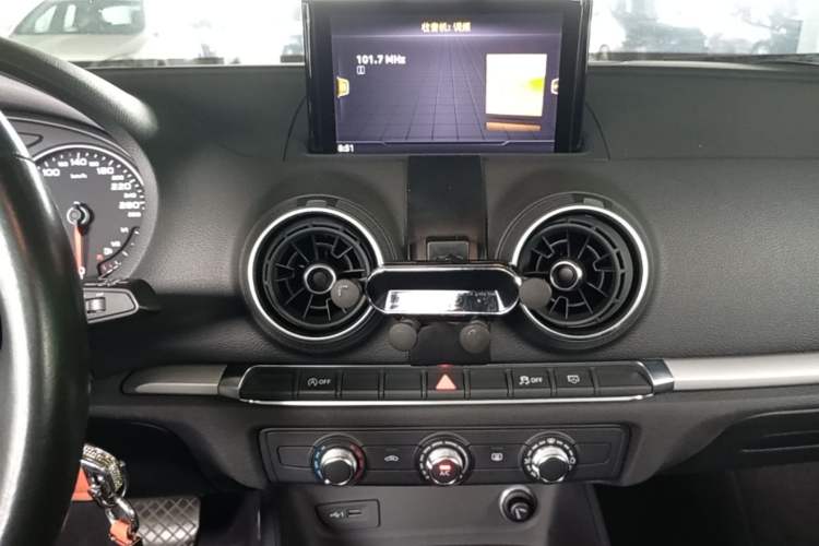 Used Audi A3 2020 Restyled Sportback 35 TFSI Entry-Level China VI Emission Standard Audio And AC Panel