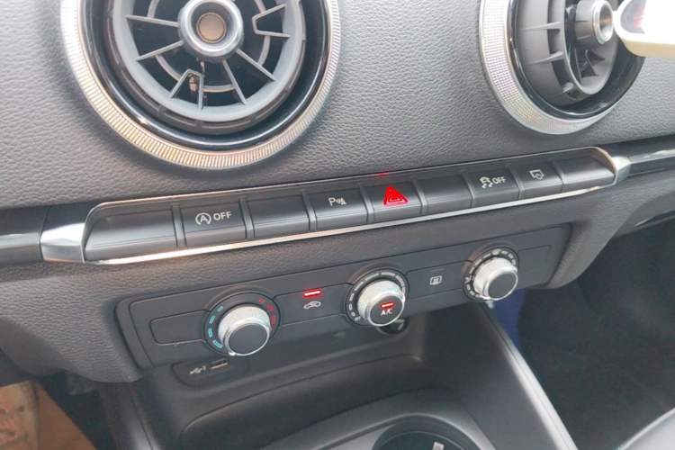 Used Audi A3 2020 Limousine 35 TFSI Fashion Edition China VI Emission Standard Audio And AC Panel