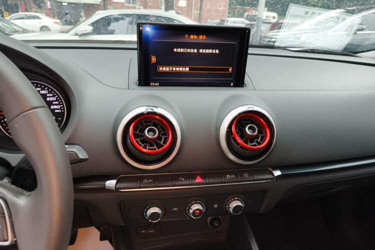 Used Audi A3 2020 Limousine 35 TFSI Fashion Edition China VI Emission Standard Audio And AC Panel