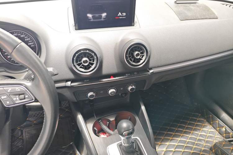 Used Audi A3 2020 Restyled Limousine 35 TFSI Ambition Version China VI Audio And AC Panel