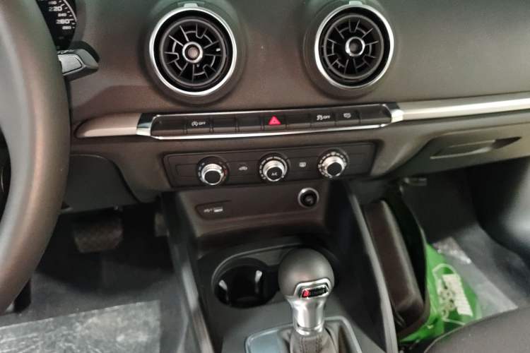 Used Audi A3 2020 Restyled Sportback 35 TFSI Entry-Level China VI Emission Standard Audio And AC Panel