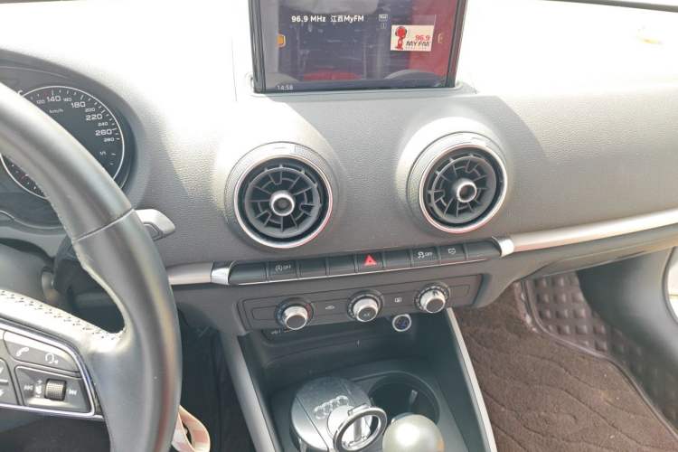 Used Audi A3 2020 Sportback 35 TFSI Ambition China VI Audio And AC Panel