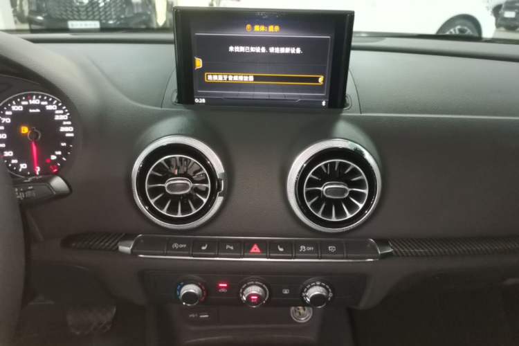 Used Audi A3 2020 Limousine 35 TFSI Fashion Edition China VI Emission Standard Audio And AC Panel