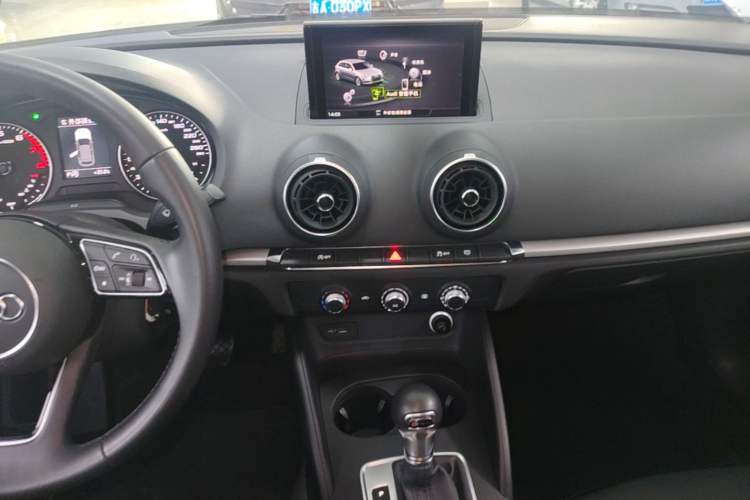 Used Audi A3 2020 Restyled Sportback 35 TFSI Entry-Level China VI Emission Standard Audio And AC Panel