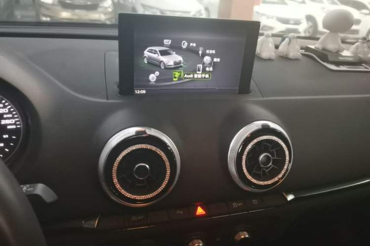 Used Audi A3 2020 Sportback 35 TFSI Fashion Edition China VI Emission Standard Audio And AC Panel