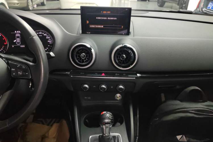 Used Audi A3 2020 Limousine 35 TFSI Fashion Edition China VI Emission Standard Audio And AC Panel
