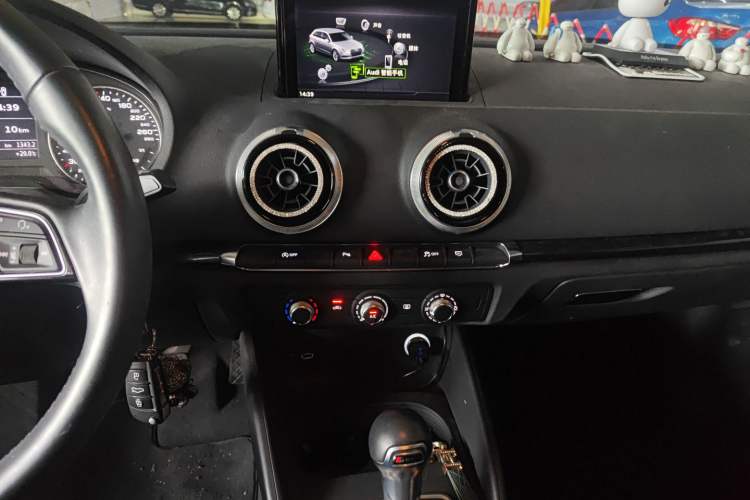 Used Audi A3 2020 Sportback 35 TFSI Fashion Edition China VI Emission Standard Audio And AC Panel