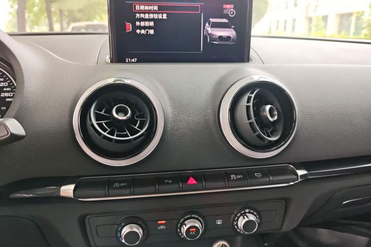 Used Audi A3 2020 Sportback 35 TFSI Fashion Edition China VI Emission Standard Audio And AC Panel