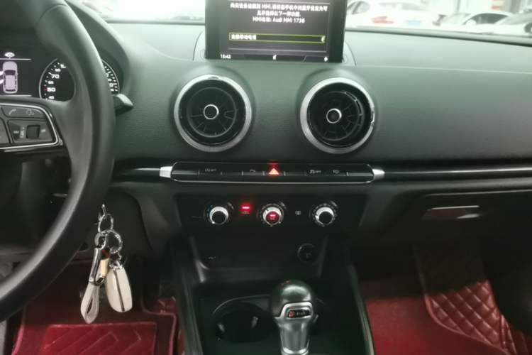 Used Audi A3 2020 Sportback 35 TFSI Fashion Edition China VI Emission Standard Audio And AC Panel